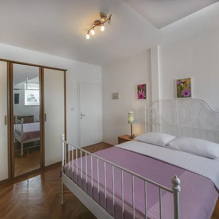 Kredo Πανσιόν Mali Lošinj